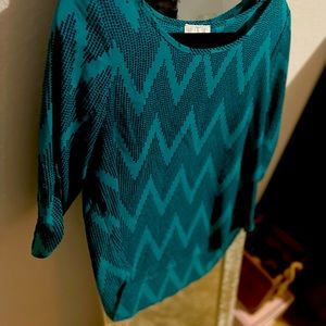 🌸 Bold Turquoise Chevron Blouse 💎 Effortlessly Chic – M
